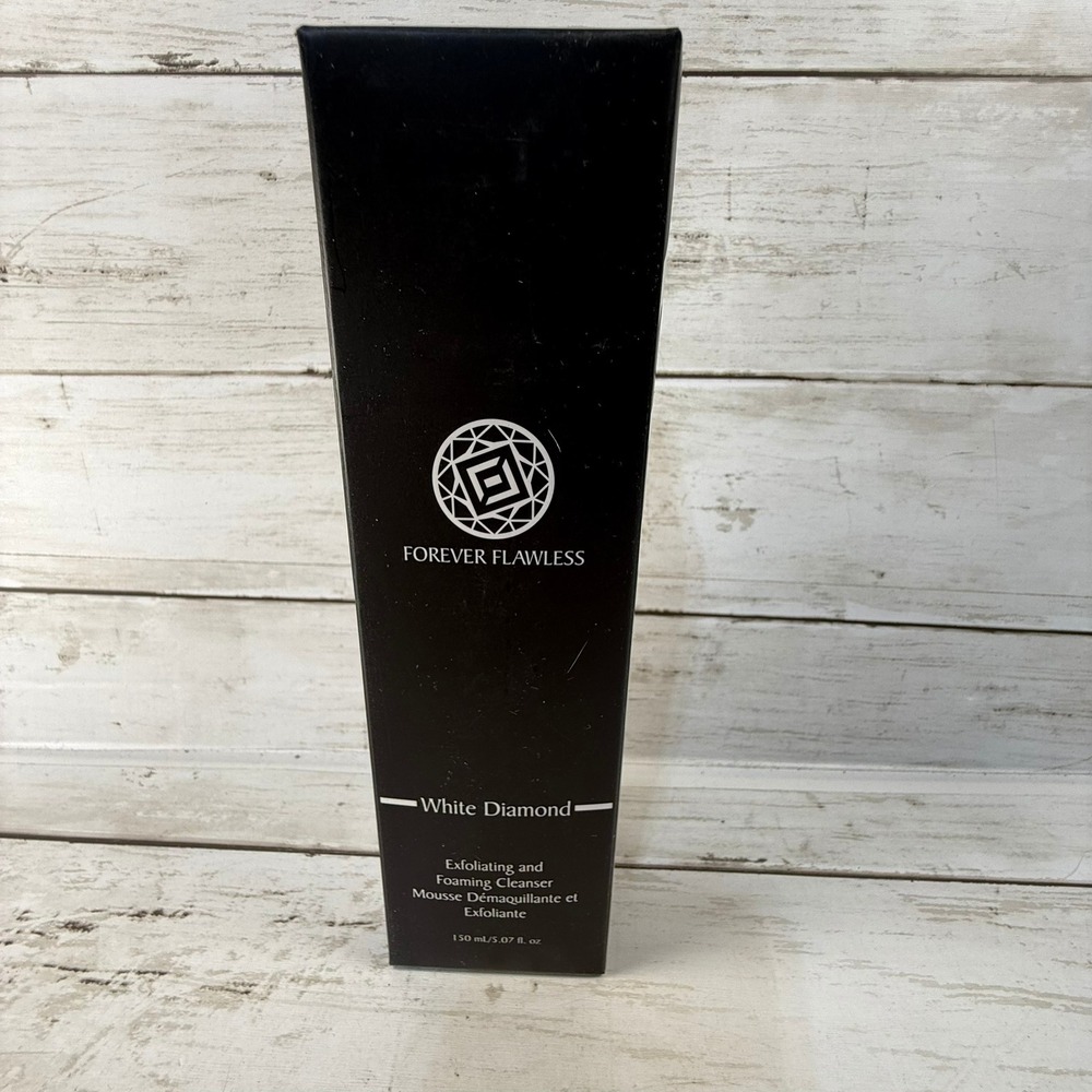Forever Flawless White Diamond Exfoliating and Foaming Cleanser 150ml 5.07oz NEW